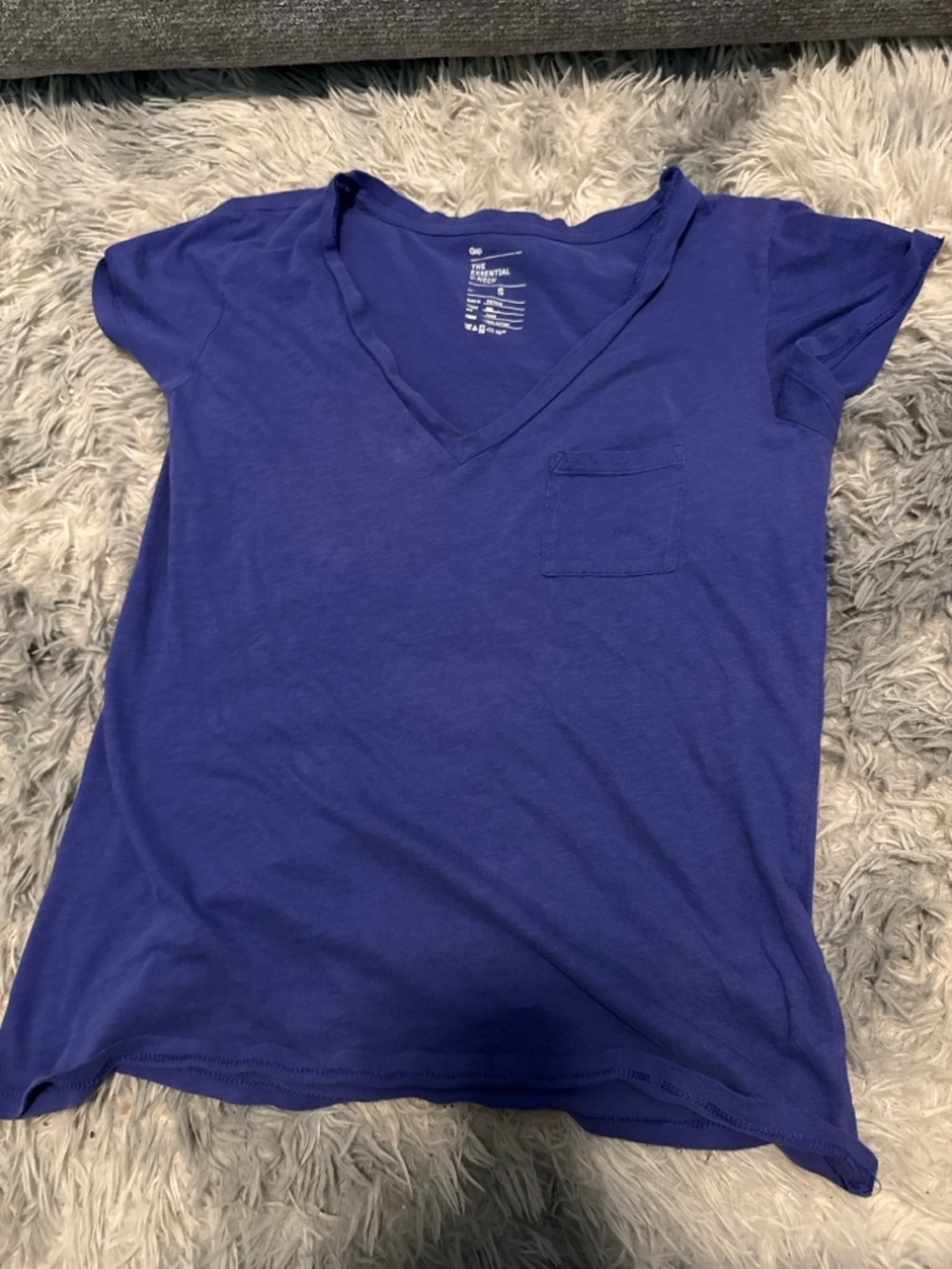 Gap Women's V-Neck Pocket Tee - Blue